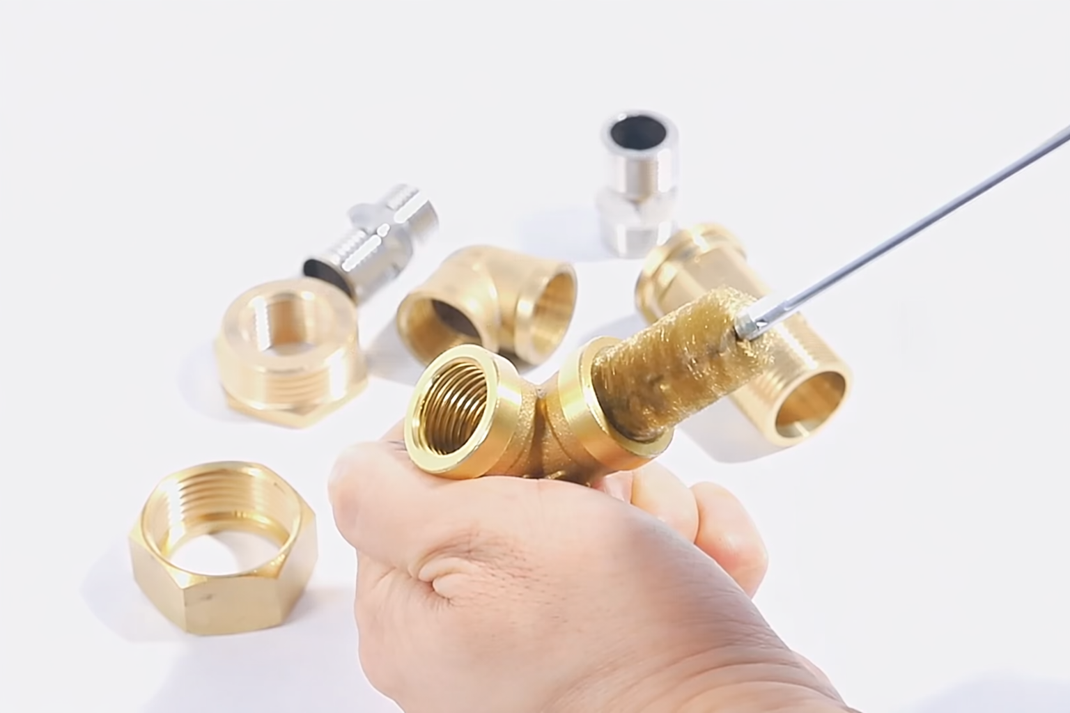 choi-dong-ve-sinh-duong-ong-giai-phap-tay-ri-danh-bavia-long-trong-chuyen-dung-1